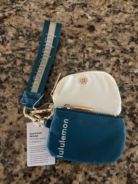 ✨NWT lululemon athletica Women's Dual Pouch Wristlet - Dark Teal and Cream✨